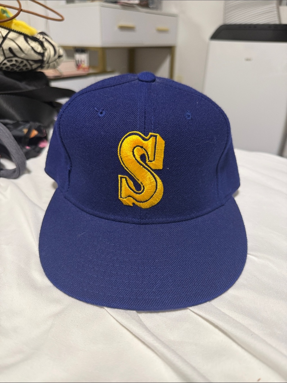 Seattle mariners vintage 6 3/4 New Era Navy Blue Snapback Hat with Yellow 'S'